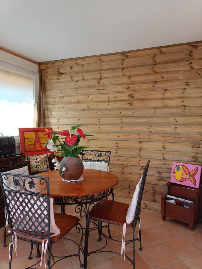 Grand Studio En Bas De Villa Avec Vue Sur Mer Au Carbet Le Carbet Exterior foto